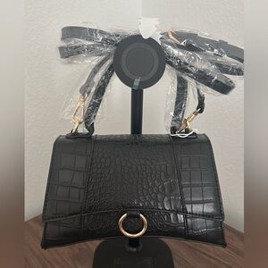 Elegant Black Croc-Embossed Women's Bag